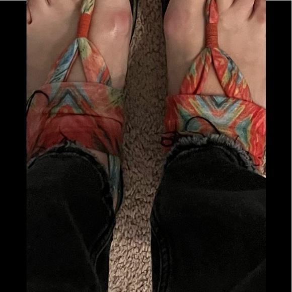 SANUK TIE DYE SANDALS - Picture 6 of 9